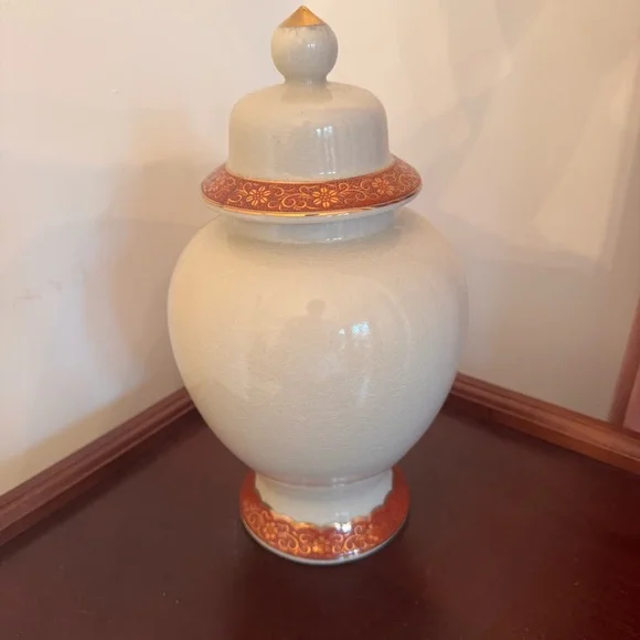 Vintage Japanese Porcelain Crackle Glaze Ginger Jar with Lid - Picture 2 of 12